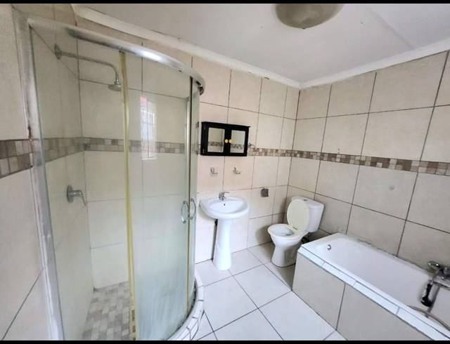 2 BEDROOM PROPERTY TO RENT IN PRETORIA GARDENS